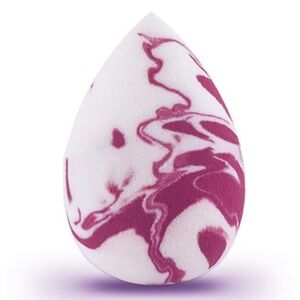 Quo Beauty Roses Are Red Sponge